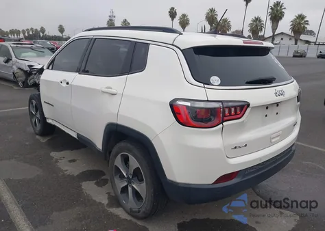 2018 Jeep Compass Latitude 4X4 z USA, uszkodzony, nr VIN 3C4NJDBB3JT126852